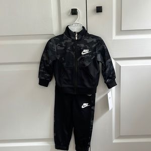 Nike jogging suite. Size 12 months. NWT